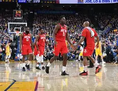 爱游戏-转折点圣安东尼奥马刺单刀错失休斯敦火箭加时末段状态回暖，杜兰特连续十二场比赛得分超过连败看傻球迷