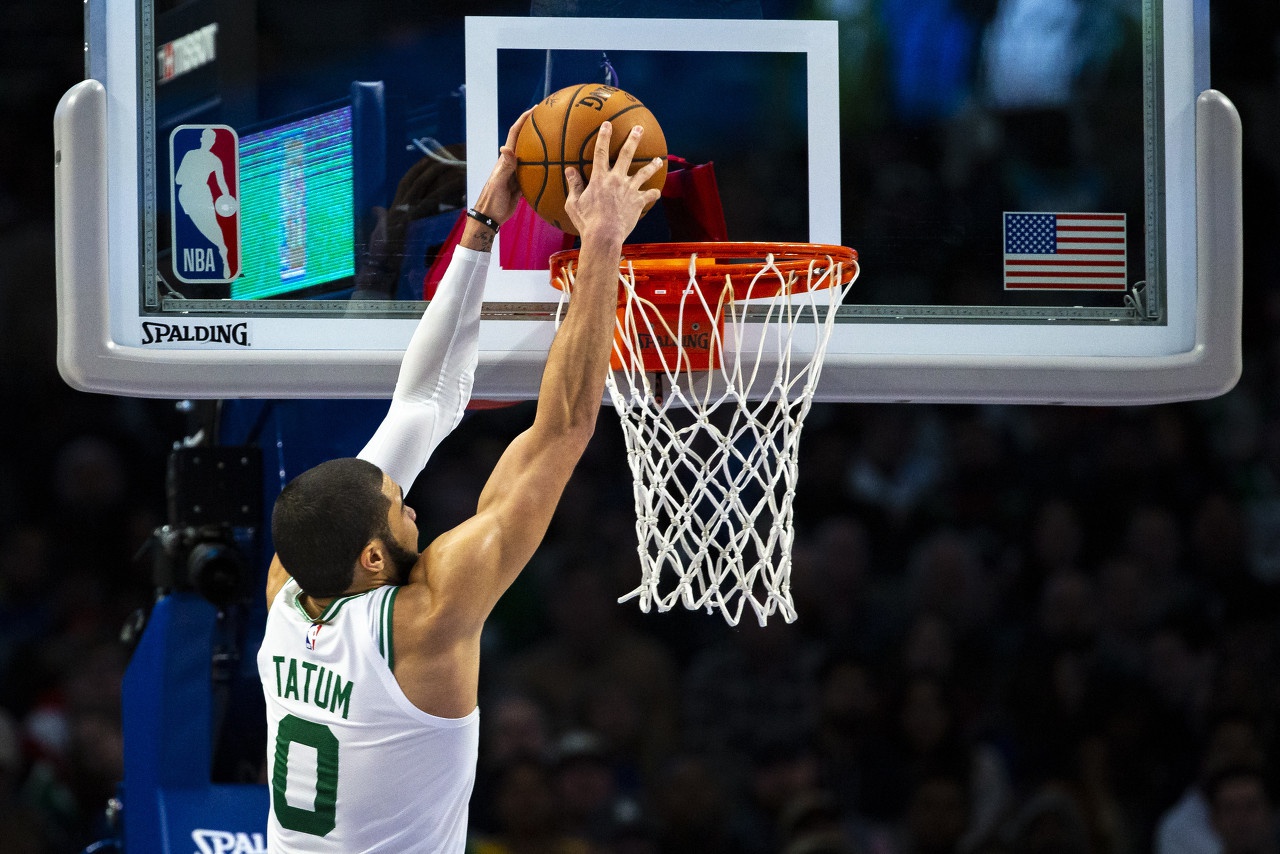 爱游戏APP-詹娜谈论布克35厘米