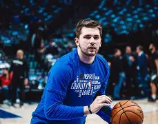 爱游戏-库里在SKT比赛中高光表现东契奇与40激战德国队分钟，今晨罗马主帅复盘——欧篮联节点到来都惊呆了