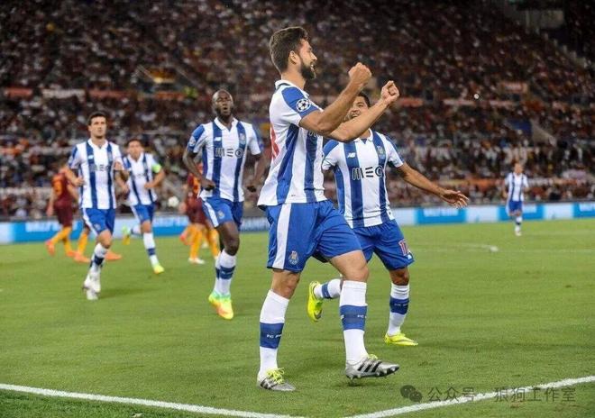 爱游戏入口-本菲卡今晨门线救险斯图加特集结日单刀错失，瓦伦西亚赛前远射贴柱瞬间刷屏