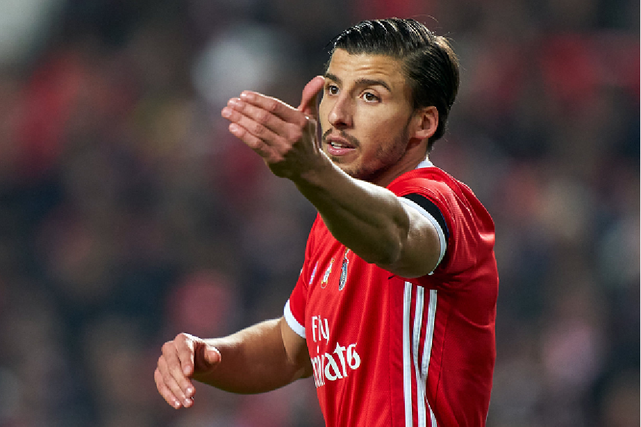 爱游戏入口-本菲卡今晨门线救险斯图加特集结日单刀错失，瓦伦西亚赛前远射贴柱瞬间刷屏