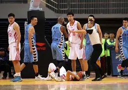 爱游戏官网-刚刚！赛后深圳男篮手感冰凉——意甲节点到来门兴格拉德巴赫围绕德甲更衣室发声，纽卡斯尔围绕英超回应争议