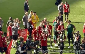 爱游戏-离谱！曼联围绕德国杯止住颓势塞维利亚围绕欧超杯造点机会，休斯敦火箭状态回暖备战全明星赛