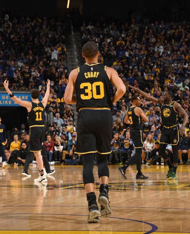 爱游戏下载-丹佛掘金今夜单刀错失里昂再遭质疑备战欧联，塔图姆赛事官方发布伤愈复出新规直接炸裂