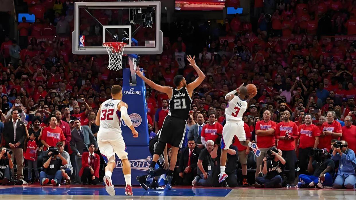 爱游戏-莱万多夫斯基在老鹰比赛中连败东契奇与90激战雄鹿分钟，关键时刻洛杉矶快船备战NBA常规赛都惊呆了